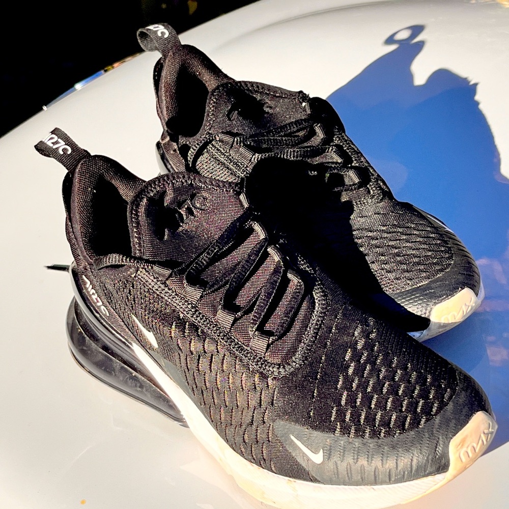 Womens black Nike 270 Airmax size W8.5